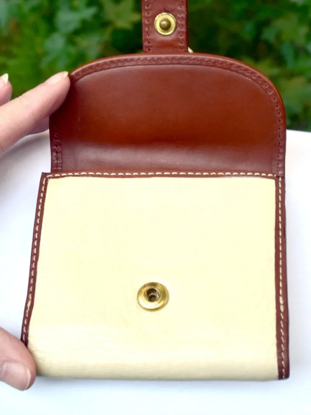 Dooney & Bourke Leather Bifold Wallet Ivory Cream British Tan